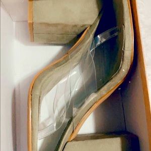 Beautiful cape Robin sandals/heels